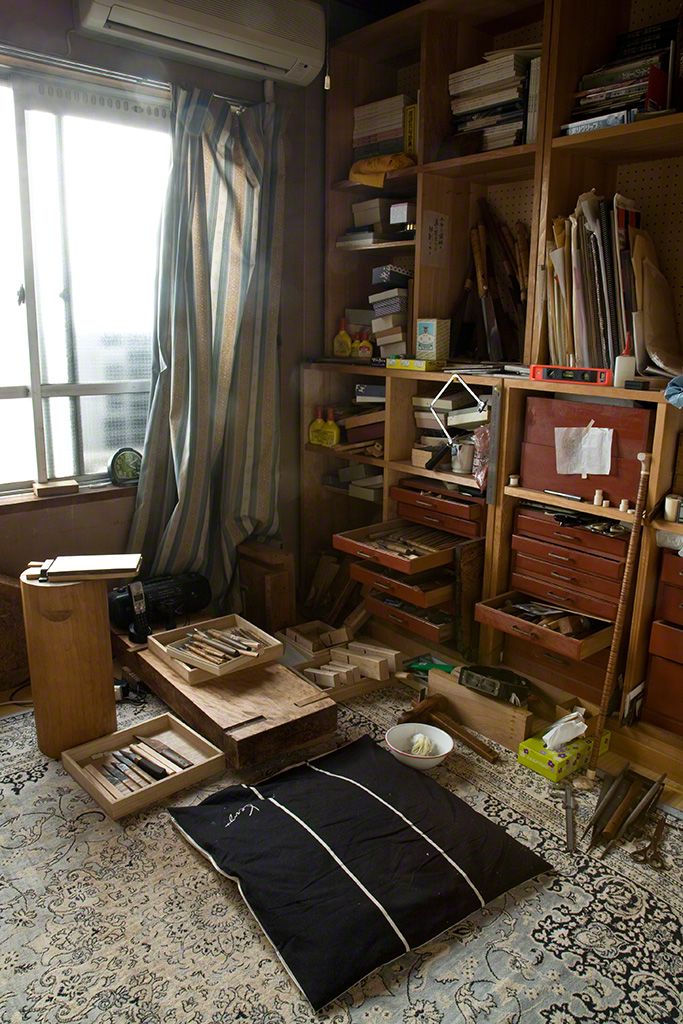 位于东京都练马区中村桥公寓的一个房间,是大坂的工作室。一件件名作珍品在这里问世。