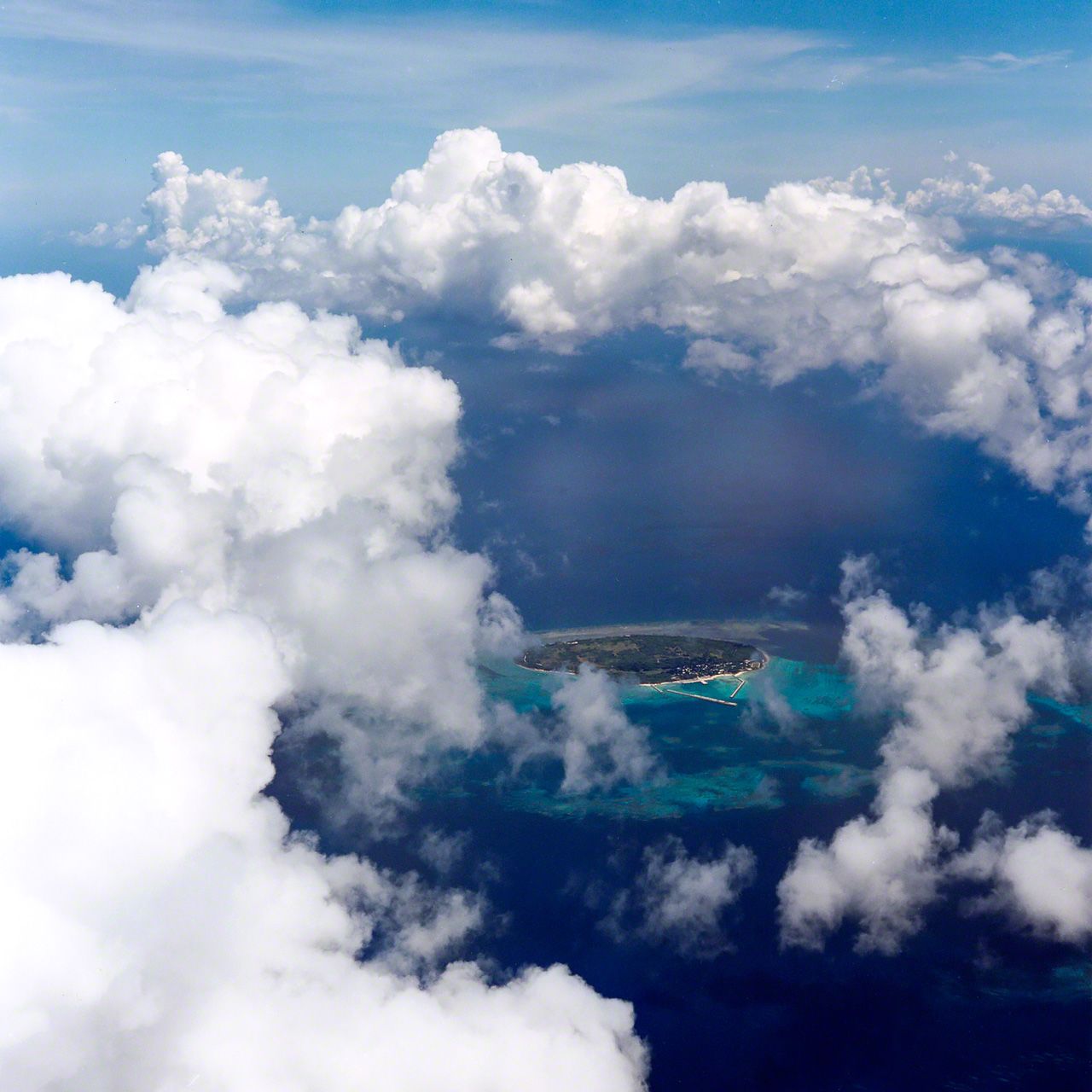 在去往与那国岛的飞机上俯瞰鸠间岛