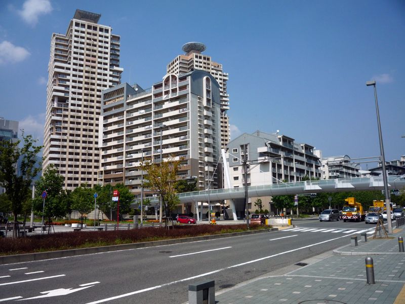 神户的港口地区震后重建的复兴住宅鳞次栉比,成为引人注目的新住宅区。