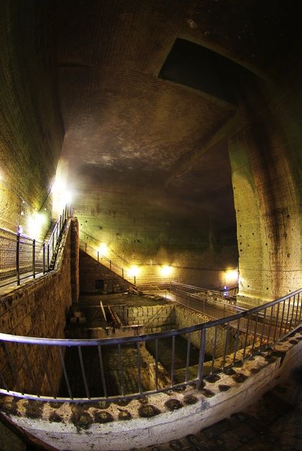 位于枥木县宇都宫市的“大谷资料馆”。各地都在积极考虑利用地下采矿遗址的自然冷却效果,设置中央数据服务器。