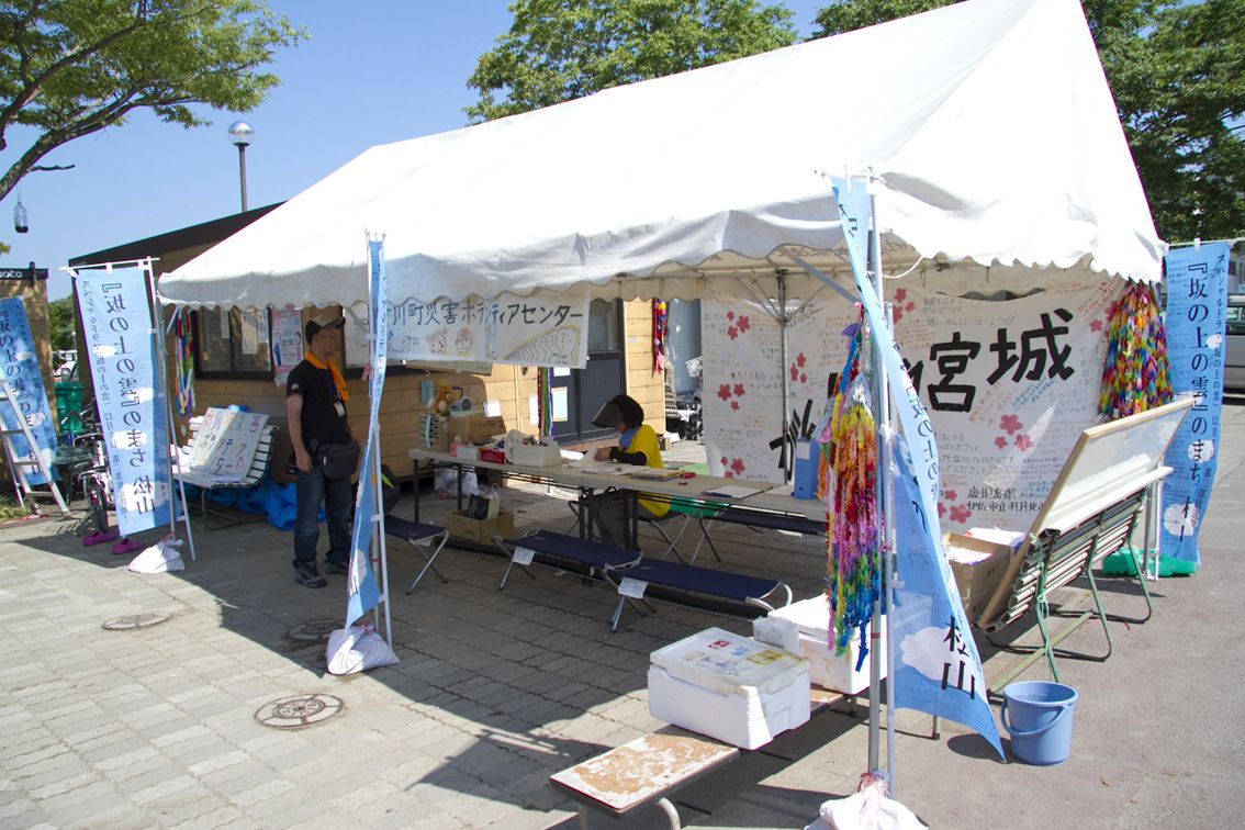 高潮的时候曾超过接纳极限的、志愿者云集的事务所,如今是冷冷清清。