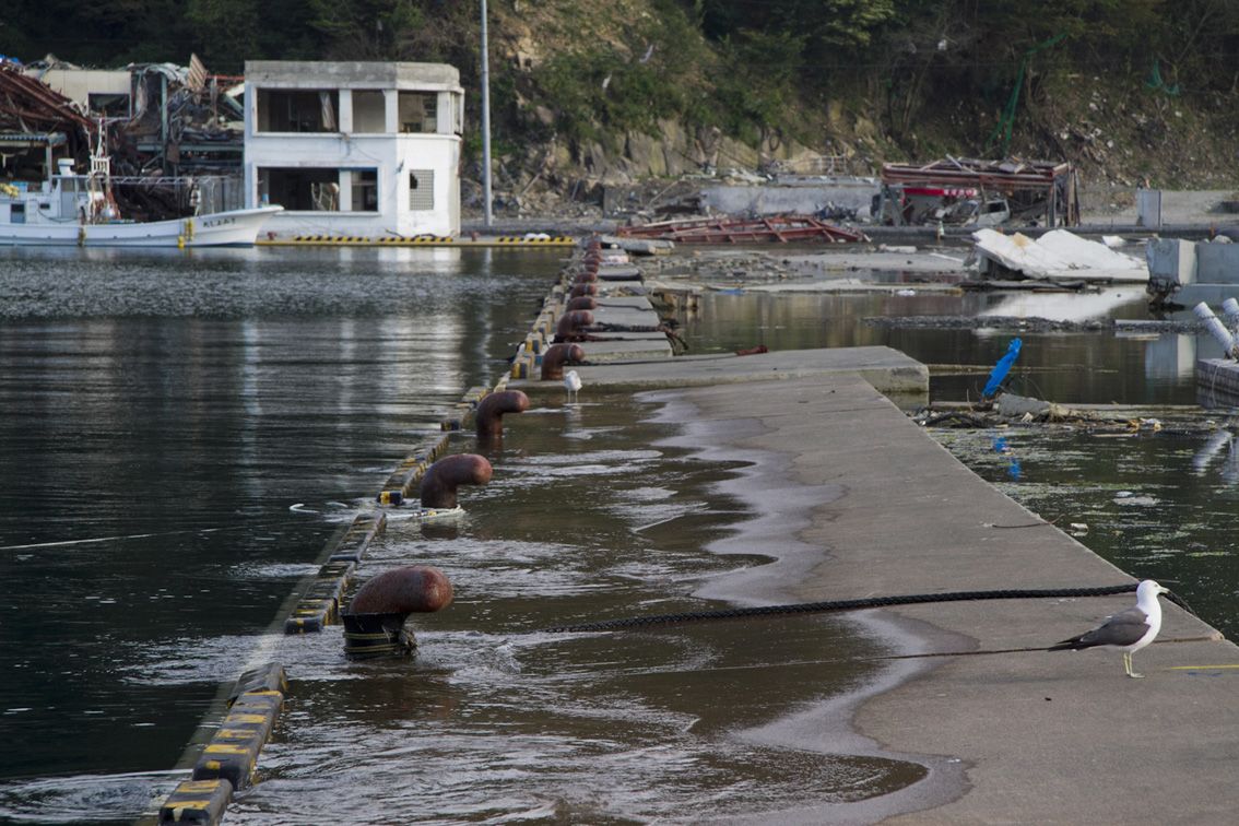 女川港口的恢复依然为期遥远。