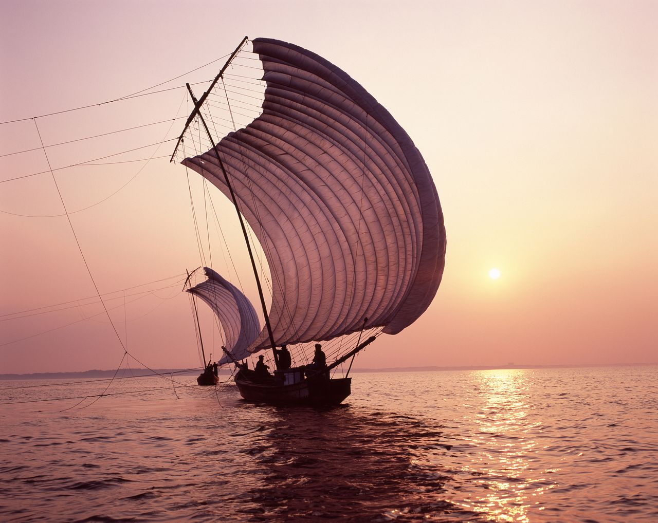 霞浦上的帆船（PIXTA）