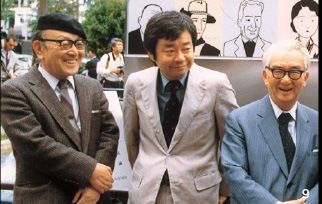 涩谷街头的电影节纪念物前（左三为电影评论家淀川长治先生）©1985 TIFF