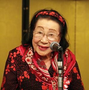 被称为“学校供餐之母”的田中信女士。到2021年4月已经满99岁，但仍然非常活跃。