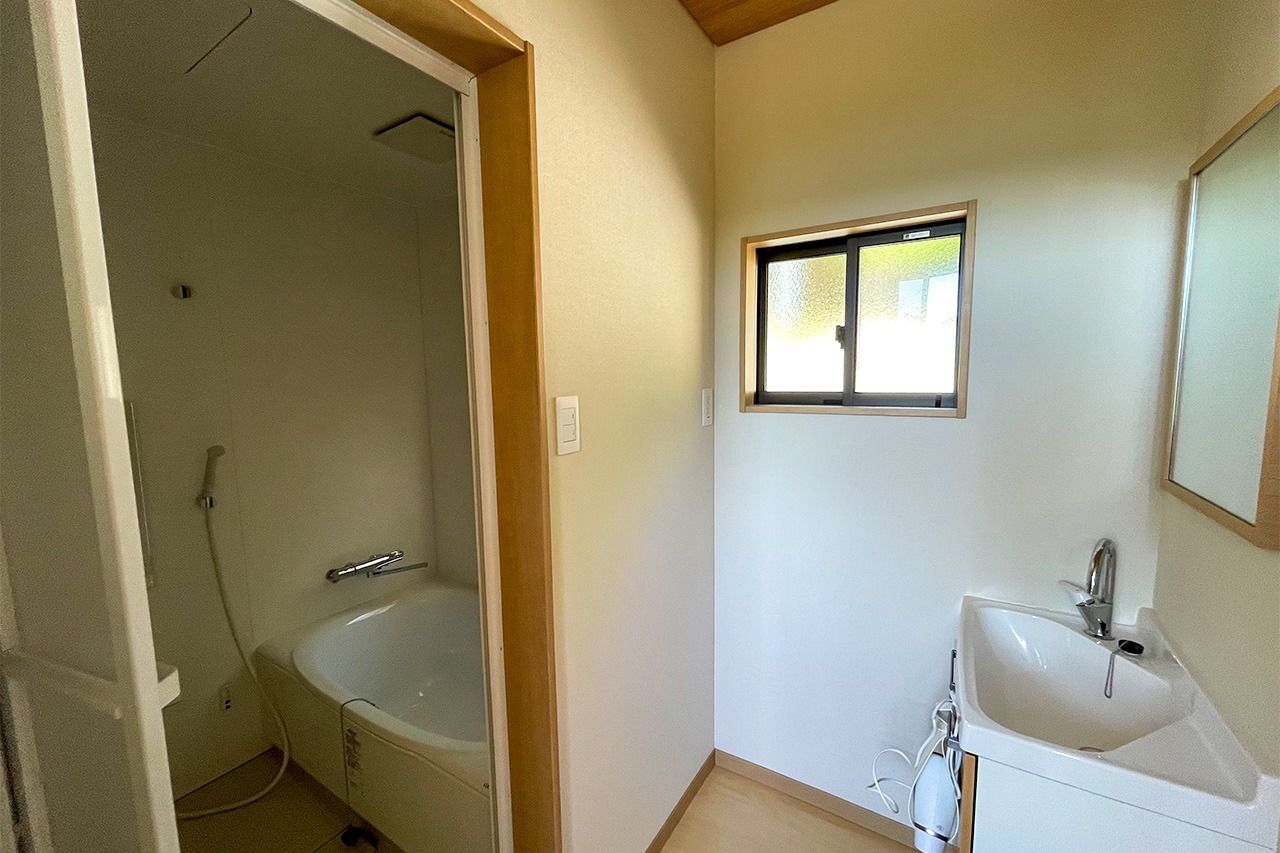 小木屋的浴室