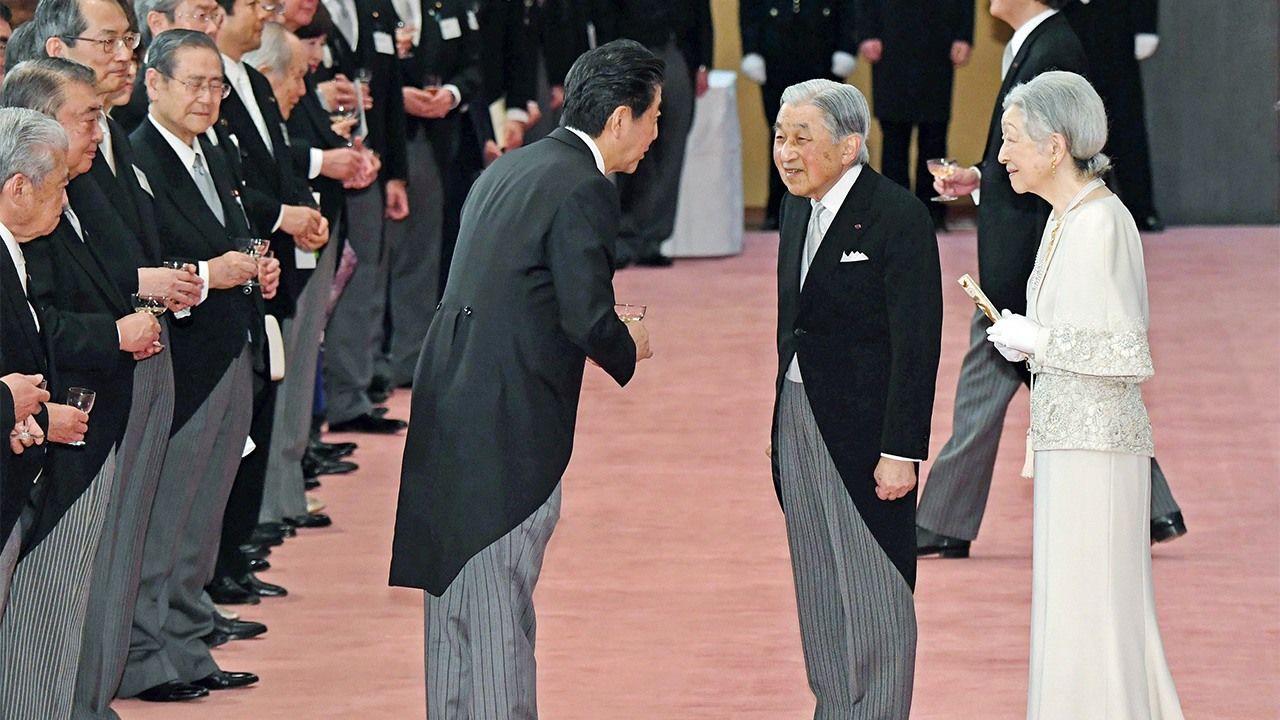 上皇与安倍首相 长逾十年的 鸿沟 Nippon Com
