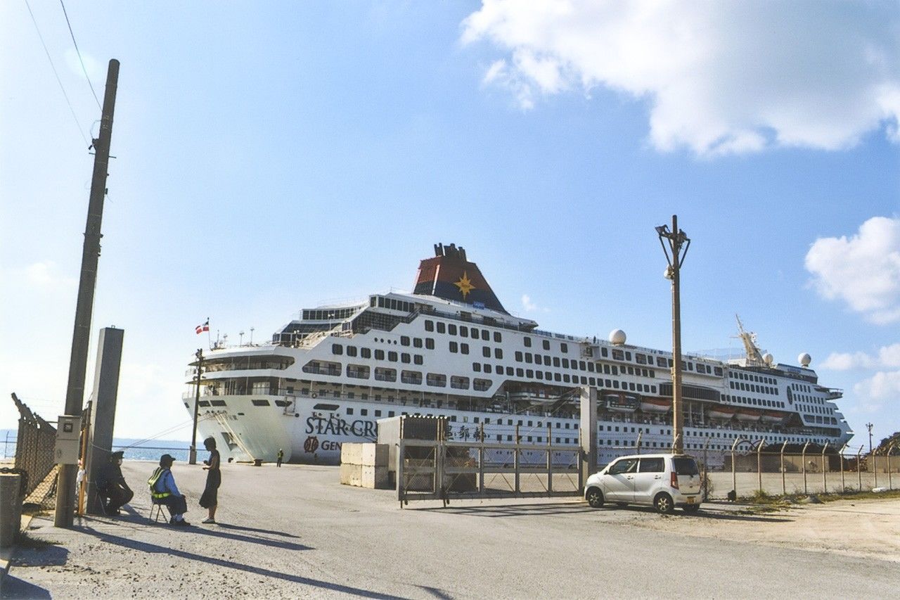 停泊在平良港的邮轮（2019年10月10日）