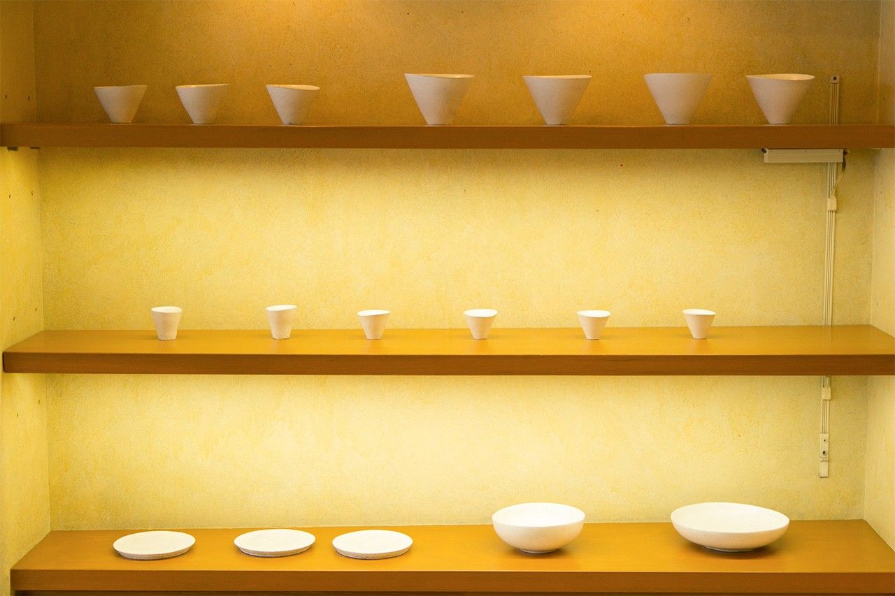 横山拓也在岐阜县多治见市烧制的器皿