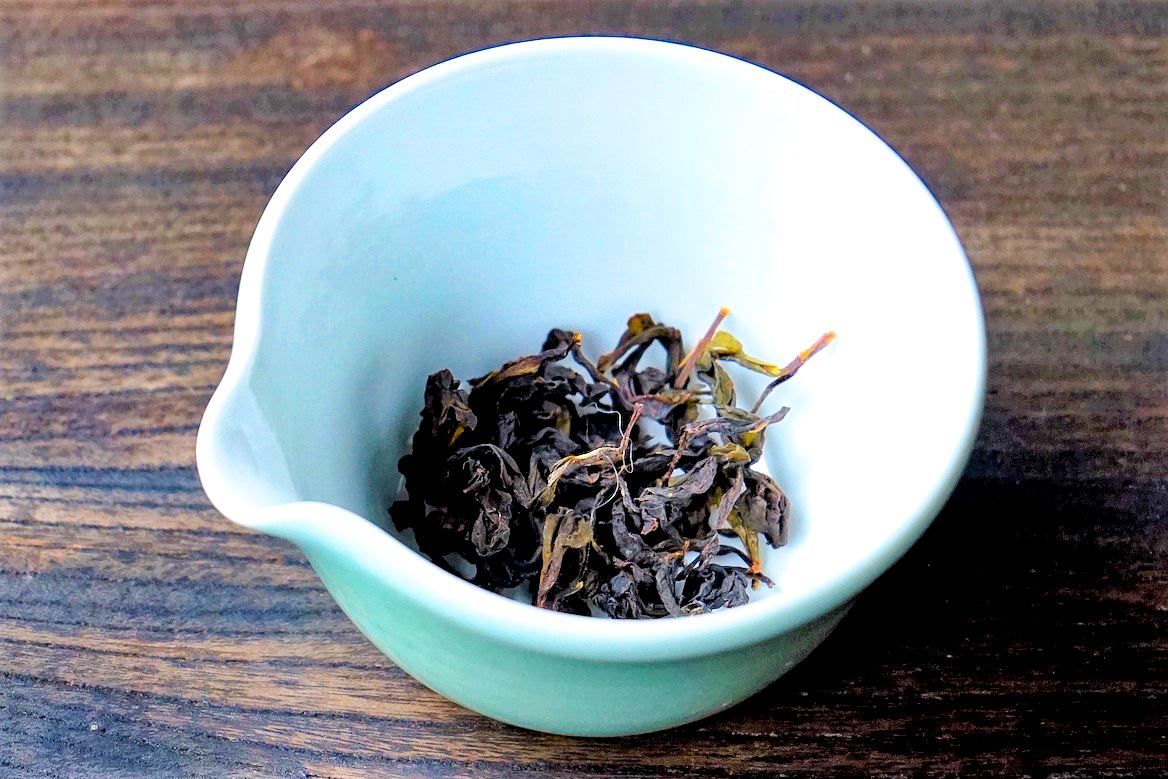 用兴圣寺的古树茶叶制作的乌龙茶（图片：笔者）