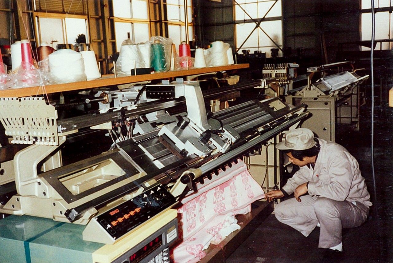 1978年左右的岛精机制作所工厂内部情景（图片：岛精机制作所）