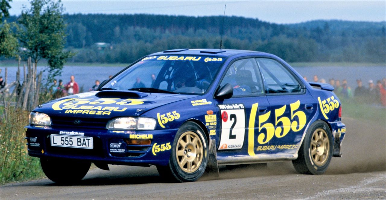 1992年11月推出的斯巴鲁翼豹，在1993年在世界汽车拉力锦标赛（WRC）上首次亮相。1995年起连续三次夺得冠军　©STI