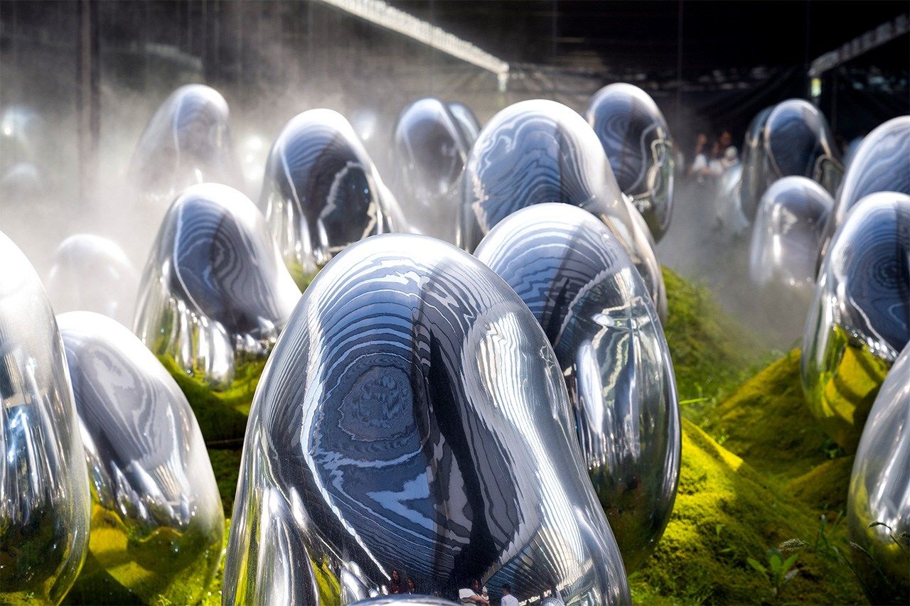 作品“苔藓庭园中呼应的小宇宙群”