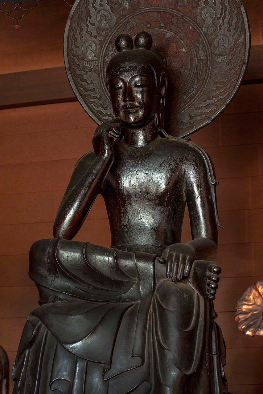 菩萨半跏像| Nippon.com