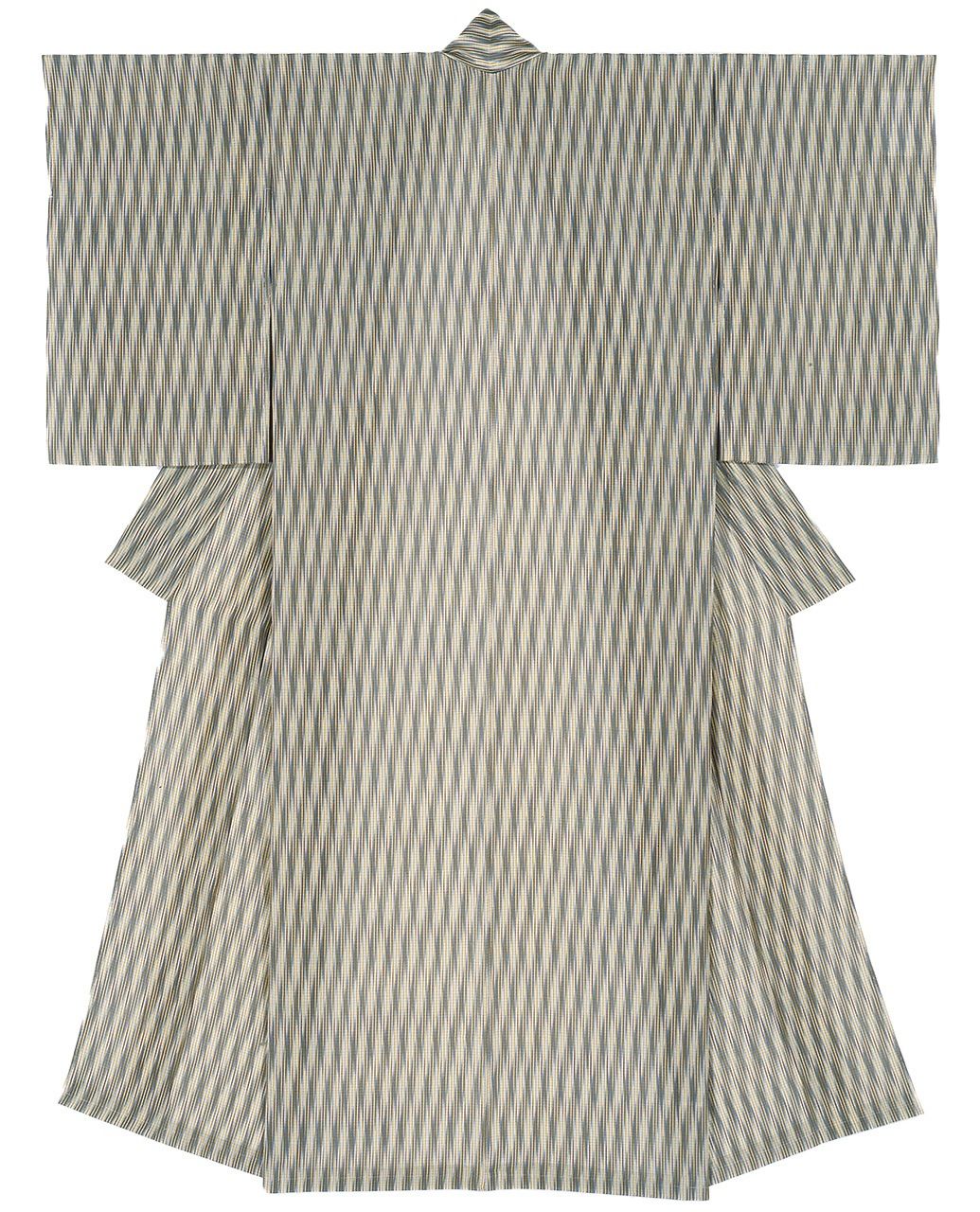 生绢和服“鲇之濑”。于第43届日本传统工艺展展出并获得日本工艺会总裁奖(图片:日本工艺会)