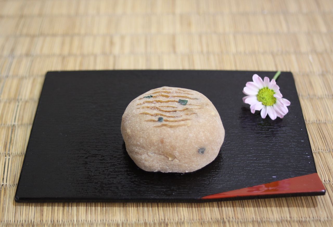 刻有野猪崽条纹的亥子饼,小巧可爱(图片:PIXTA)