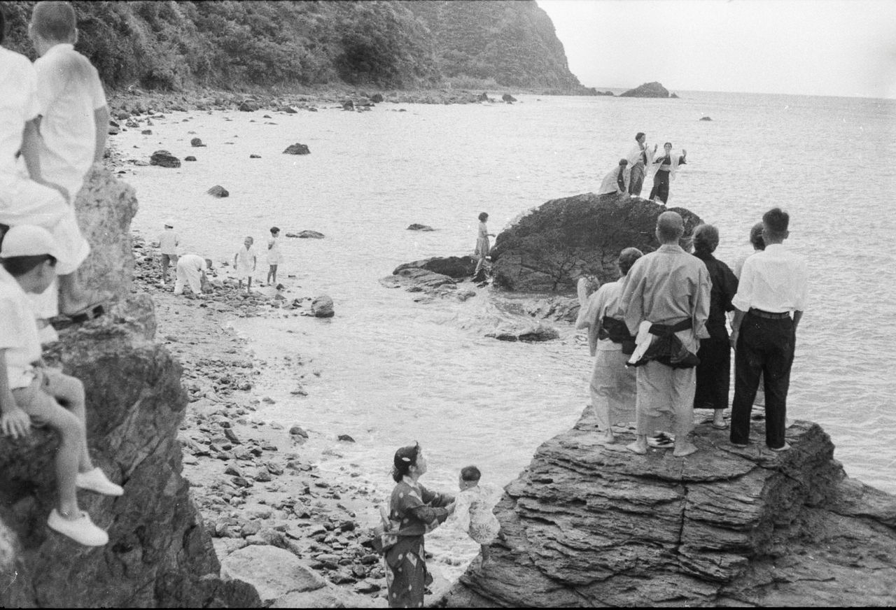 秋名新节仪式的起源,据说是17世纪奄美群岛纳入萨摩藩管辖以前,本土的田神信仰与琉球的当地信仰结合形成的产物