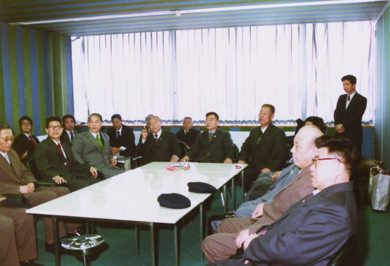 1980年1月，黑龙江省三江平原农业工程技术考察团访问新潟县厅（图片提供：中山辉也）