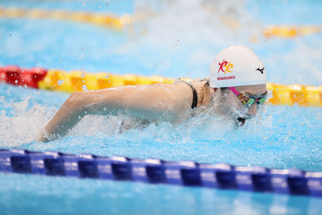 2021年4月4日，池江在日本游泳锦标赛第一个参赛项目——女子100米蝶泳决赛中奋力拼搏（时事社）