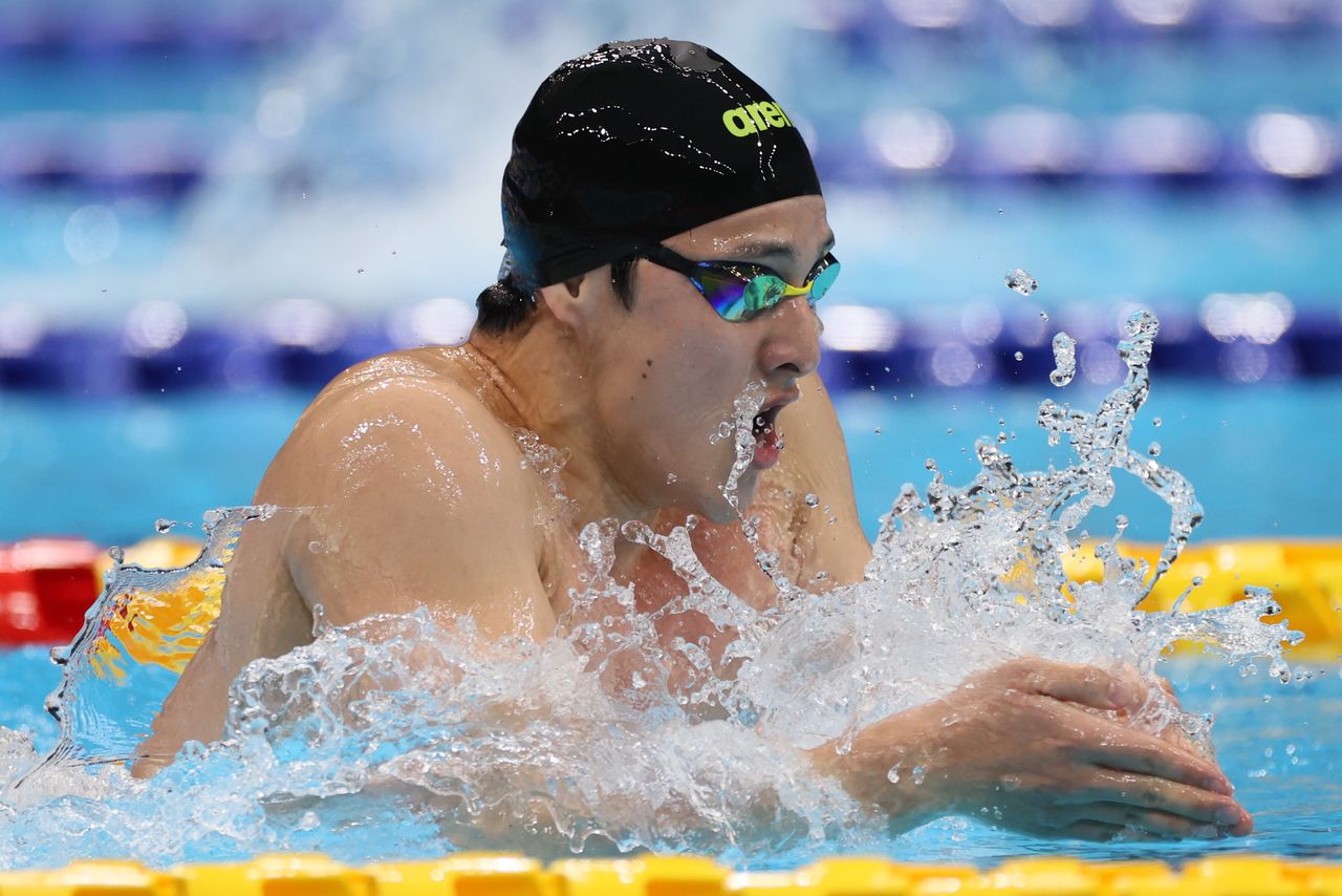 濑户在日本公开赛400米个人混合泳决赛中表现出色（2021年2月4日，东京水上运动中心，时事社）
