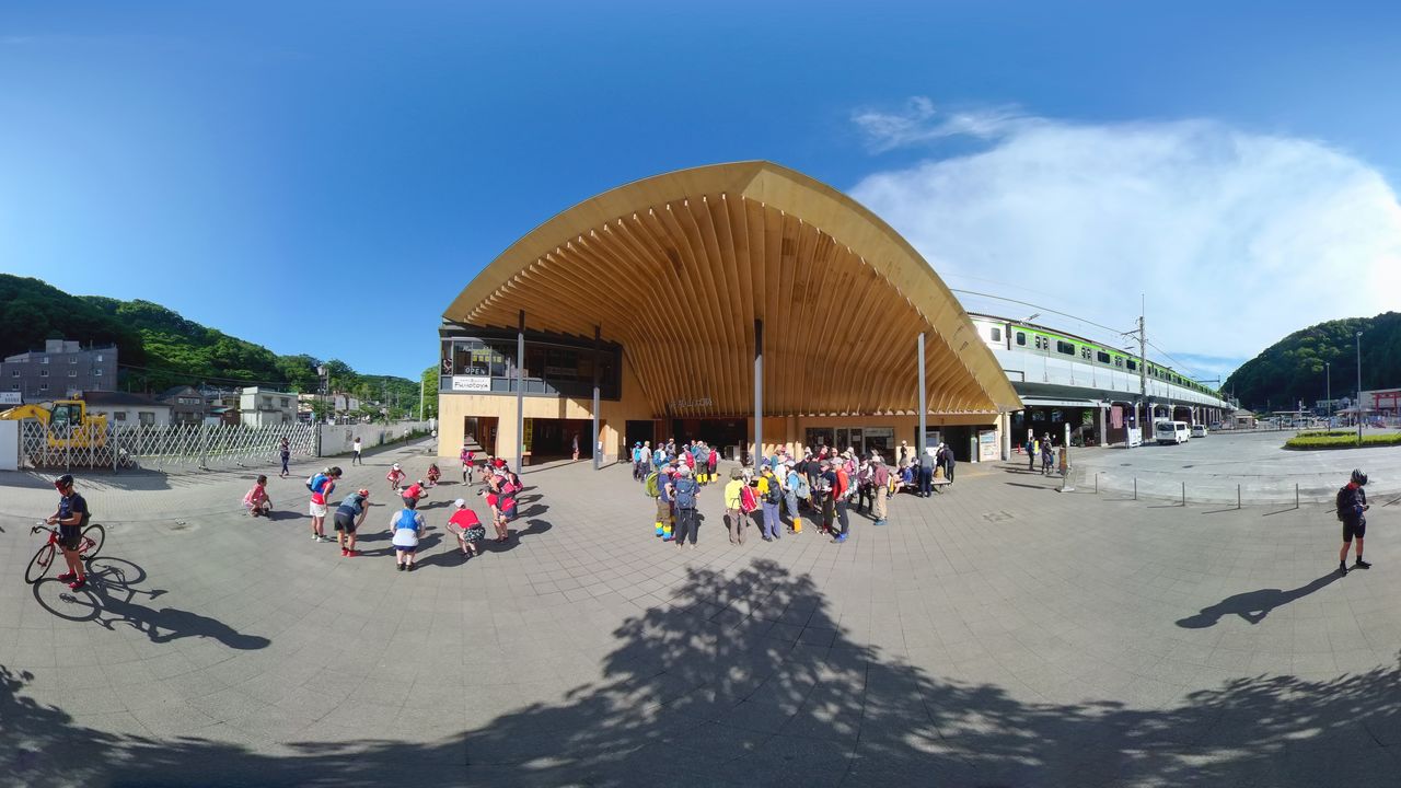 高尾山口车站的设计出自日本建筑大师隈研吾之手,于2015年翻建完成