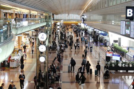 10月1日全面解除紧急状态宣言和防止蔓延等重点措施的羽田机场第二航站楼，东京都大田区