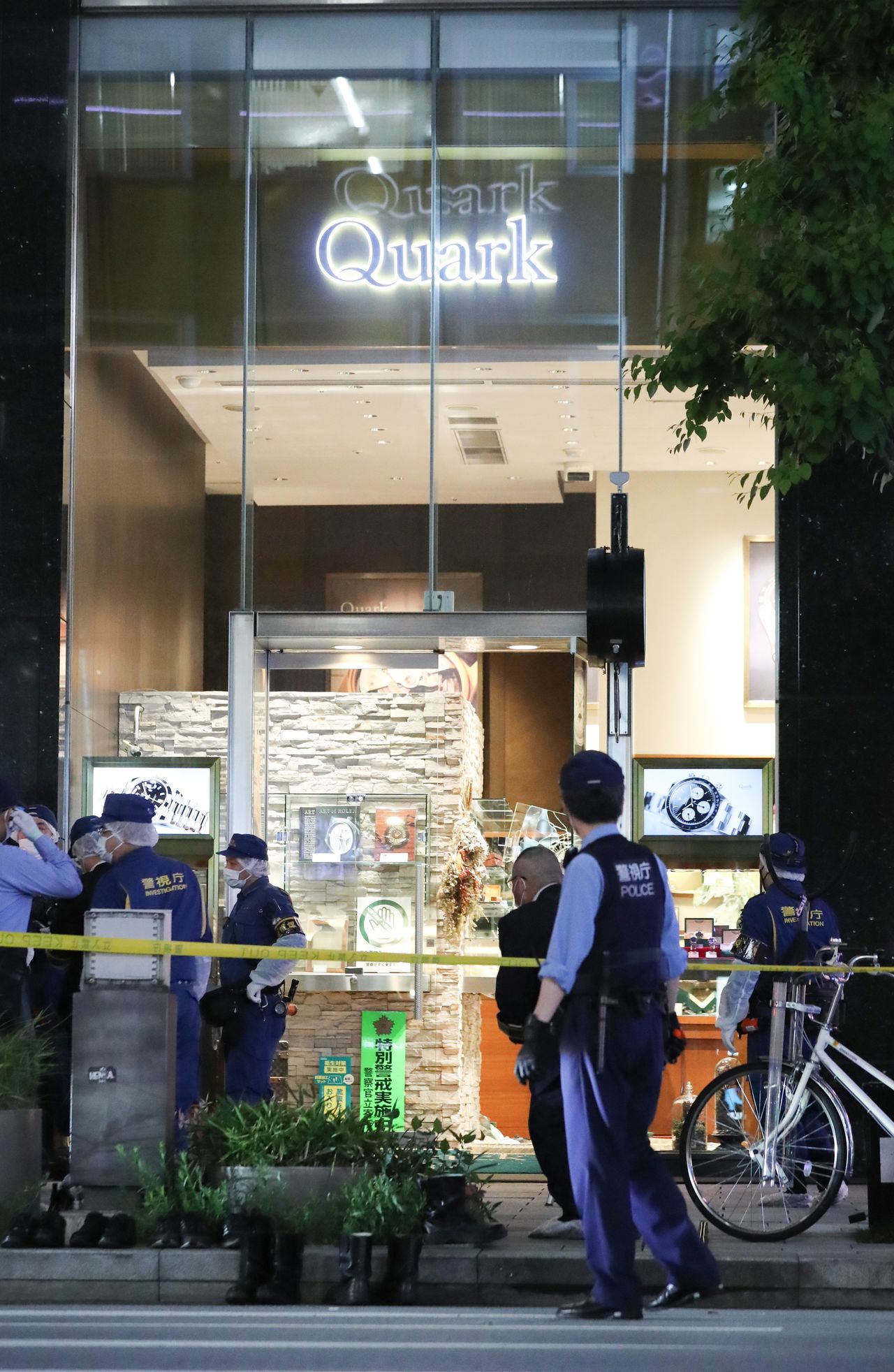 发生抢劫事件的东京银座某高级手表店，5月8日，东京都中央区（时事社）