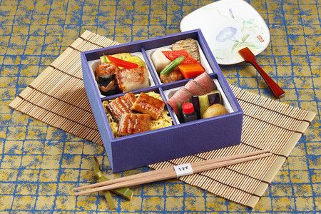大丸百货东京店推出的“烤牛肉与四万十鳗鱼米饭便当”（大丸百货提供）