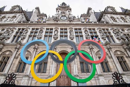 巴黎市政厅悬挂的奥运标志，3月13日（AFP/时事社）