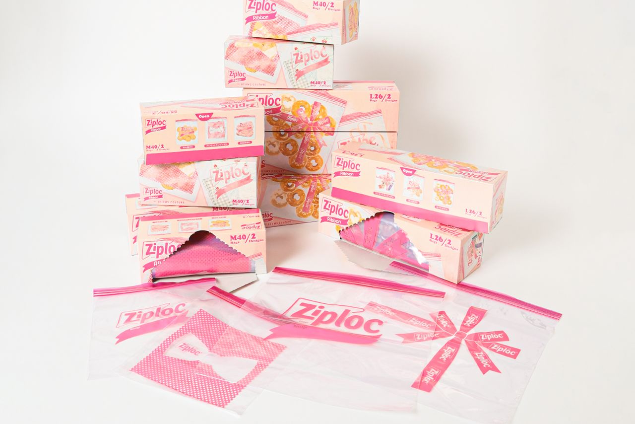 左为中号,右为大号,均有两款不同图案(零售商定价)