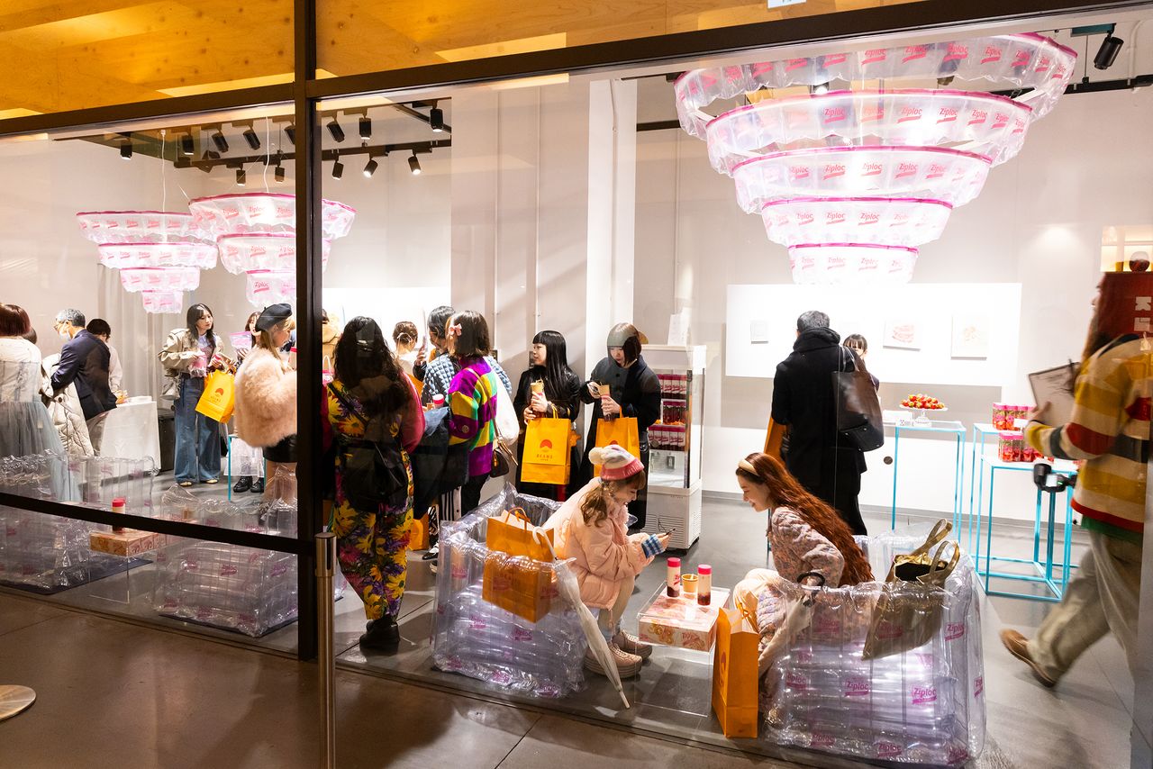 2月22日至3月6日期间在京都新风馆1层还开办了快闪店“Ziplock Ribbon Cafe”