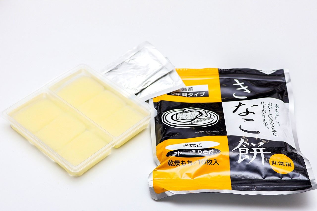 年糕放入附带的小盒子里后加水