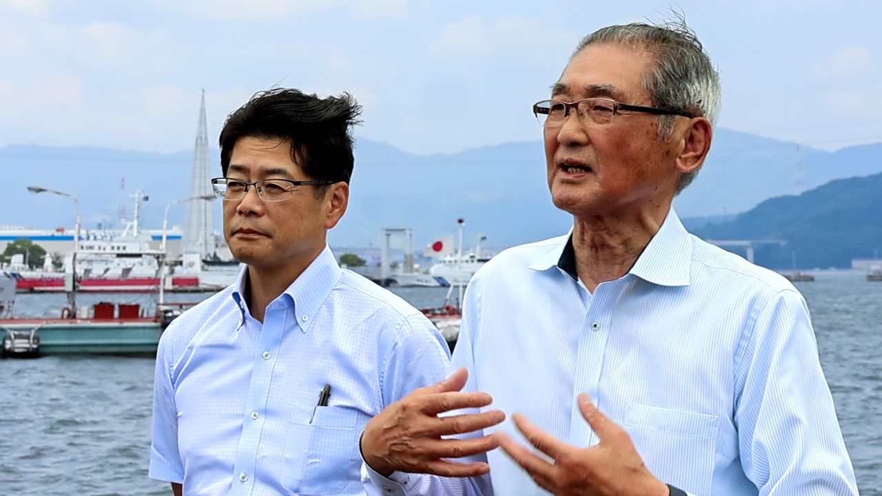 渔联米田会长(右)誓将浮标垃圾减排作为使命