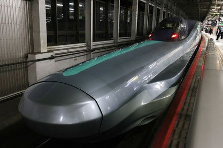 到达JR仙台站的新一代新干线试验列车“ALFA-X”，27日晚