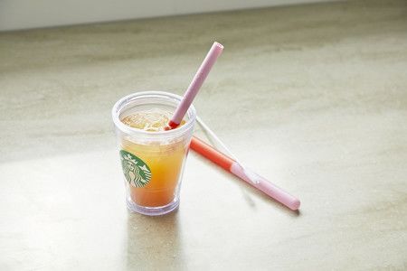星巴克咖啡日本公司推出的可多次使用硅胶个人专用吸管（星巴克提供）