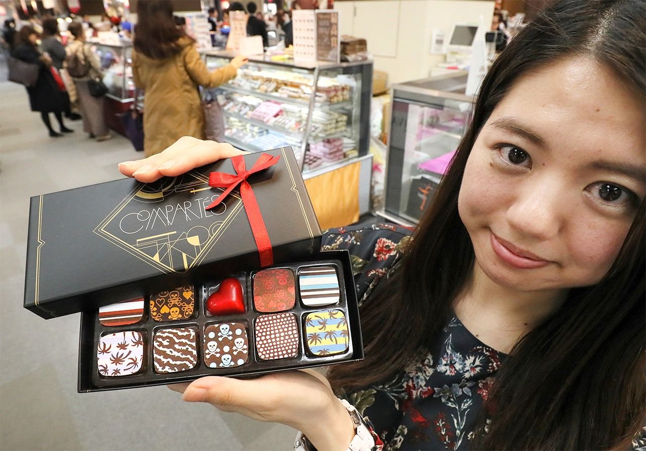 A survey by department store Matsuya Ginza found around 60% of women planning to buy Valentine chocolates intended to consume them themselves. Picture taken in Matsuya Ginza in February 2019. (© Jiji)