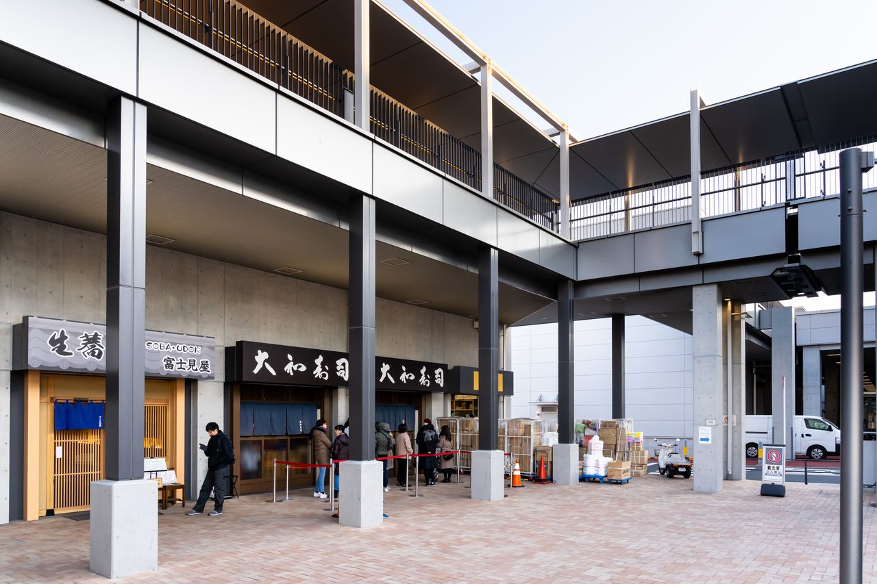 The outdoor restaurant and shop area of the Fruit and Vegetables Building, with a line forming outside Daiwa-zushi.