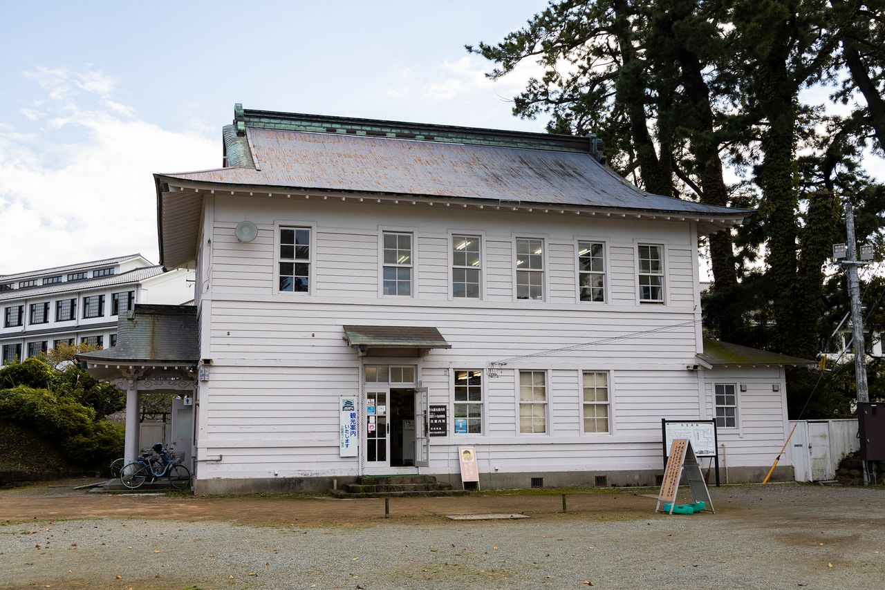 The Ninomaru Tourist Information Office. Visitors can arrange for free guided tours of the castle.