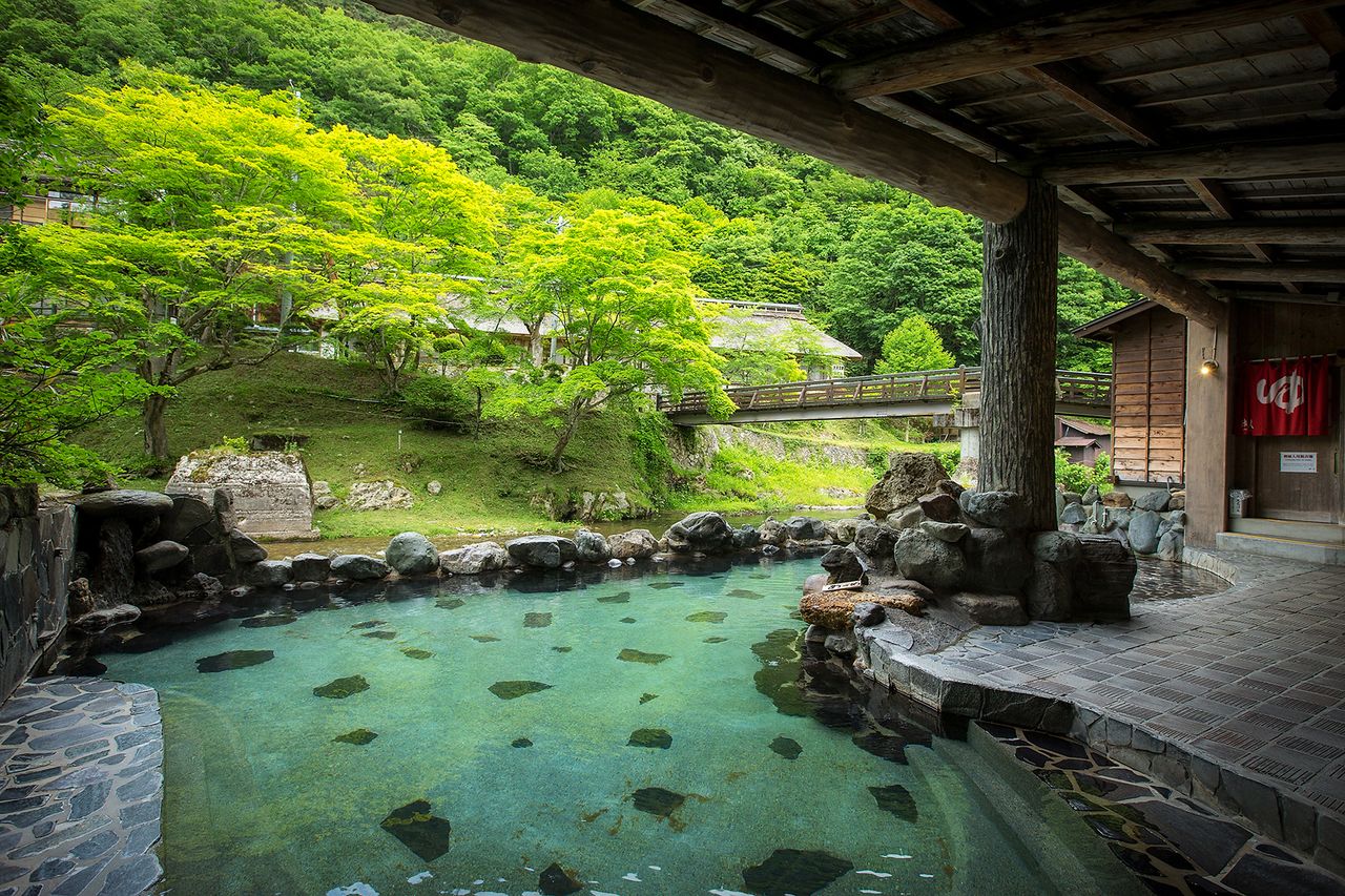 The naturally alkaline hot spring water has a moisturizing effect on skin. (Courtesy Ōsawa Onsen)