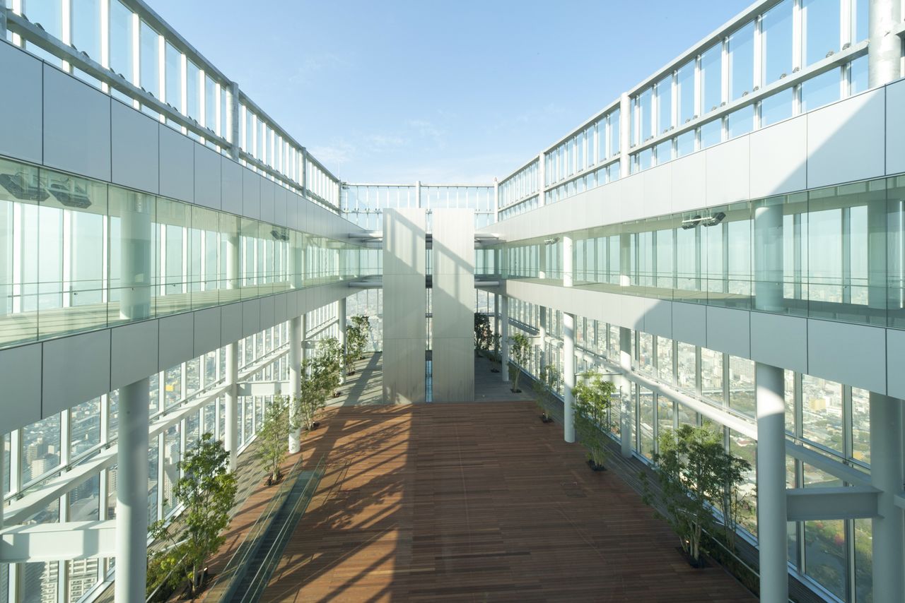 Sky Garden is a sixtieth-floor sunlit atrium boasting panoramic views. (Courtesy Kintetsu Real Estate)