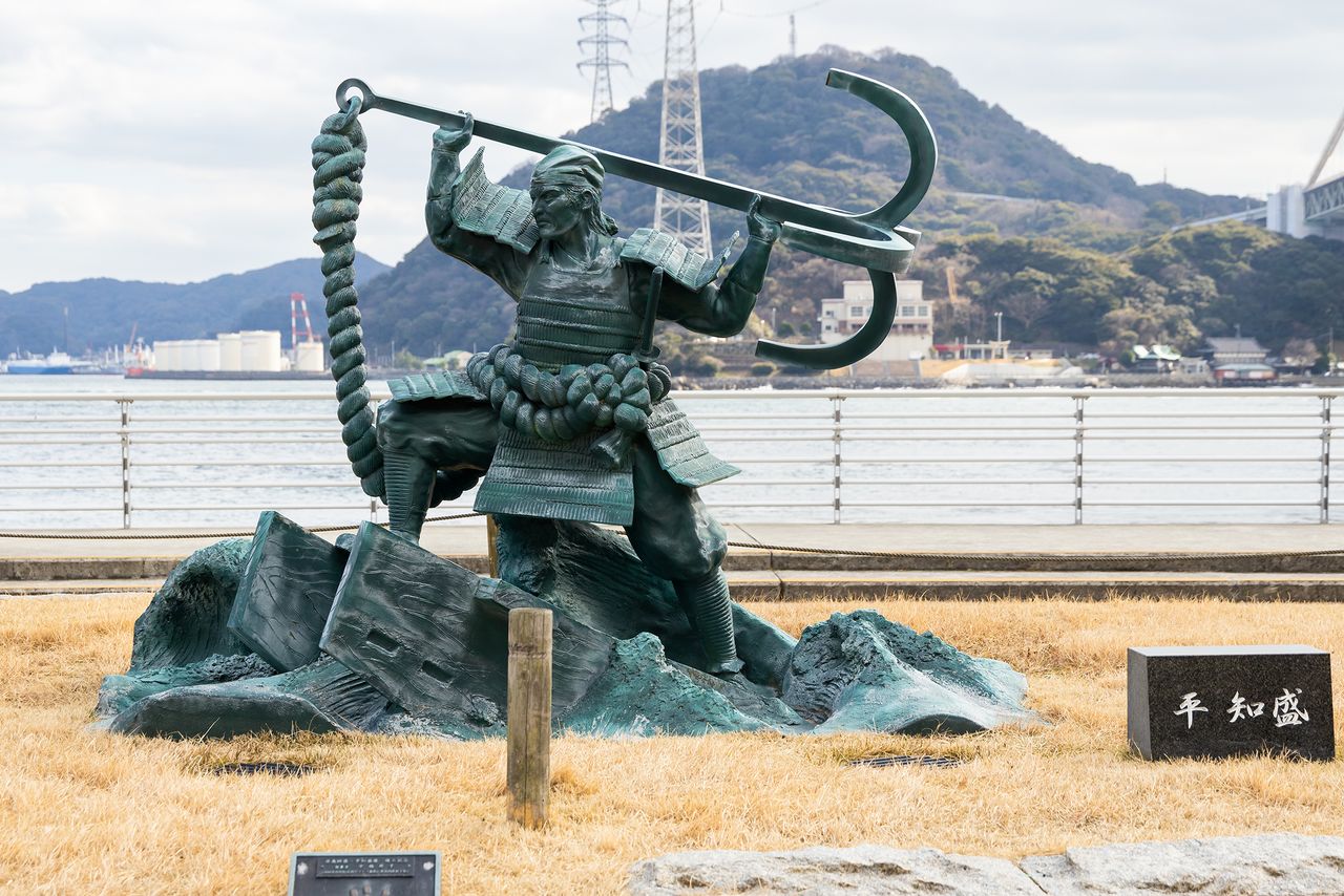 Statue of the gallant Tomomori with anchor. The statue recreates a famous scene in the Bunraku and Kabuki play Yoshitsune senbon-zakura (Yoshitsune and the Thousand Cherry Trees).