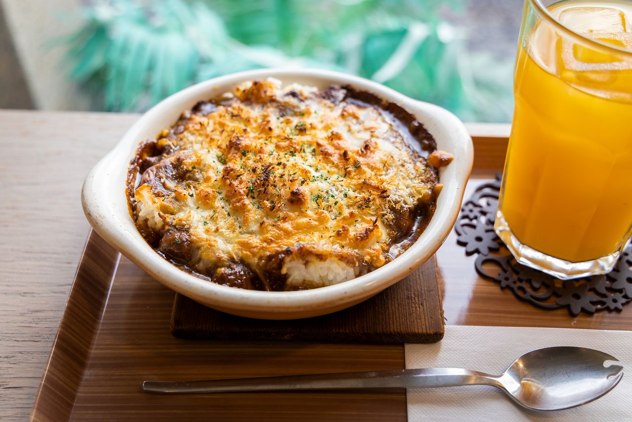 Yaki-karē, Mojikō’s signature dish, is a curry and rice gratin with a soft-boiled egg under the cheese topping.