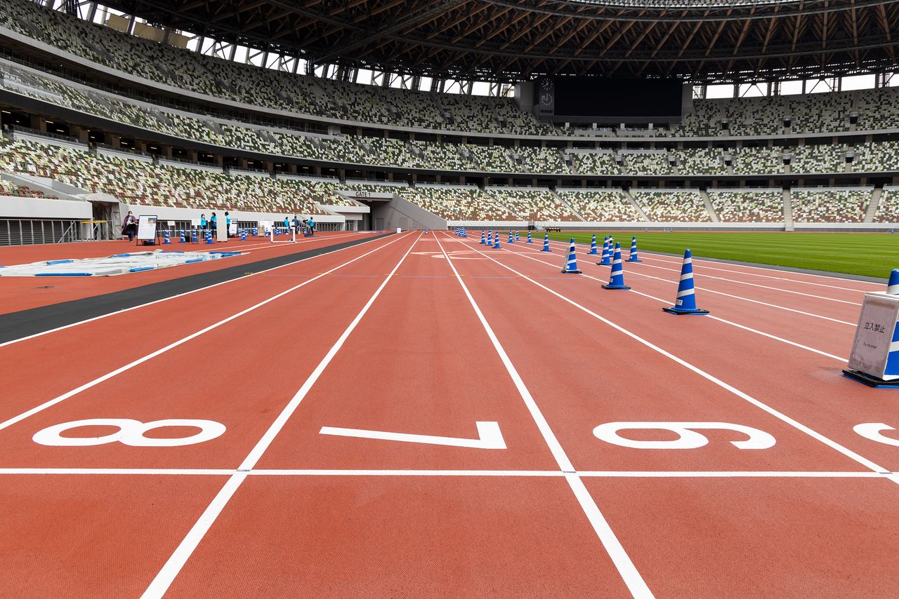 Visitors are able to feel for themselves the texture of the athletics track, which was manufactured by Mondo of Italy.