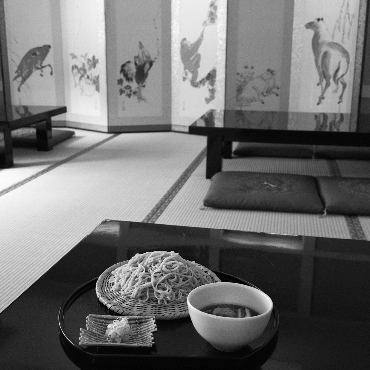 Kamoseiro and decorative folding screens.