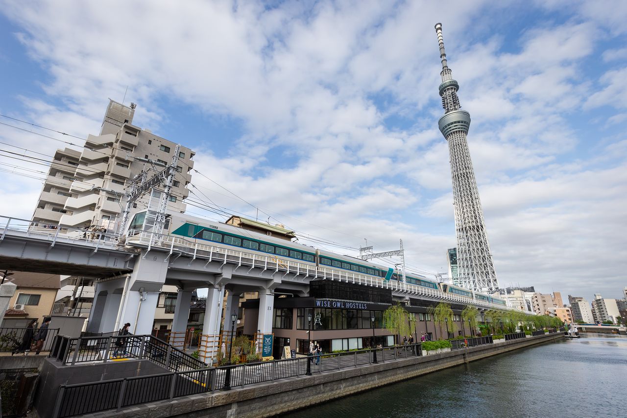 Tokyo Mizumachi, under the railway tracks along the Kitajukken River, hosts a community-run hostel and a variety of shops.