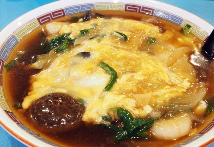 Ramen with nira chives and egg (¥1,000).