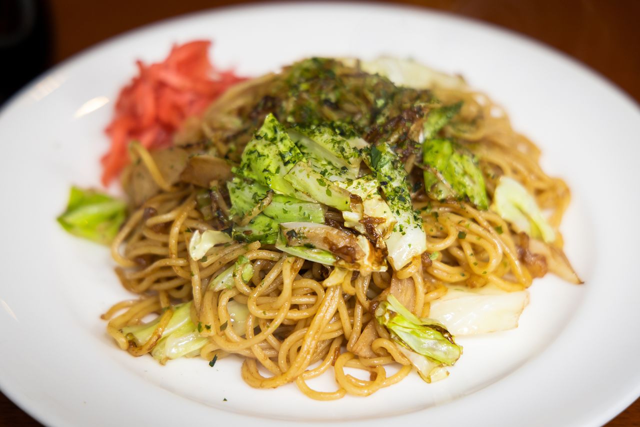 Naniwaya is also known for its yakisoba, a bargain at ¥500.