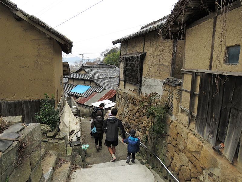 Old-style buildings line the island’s narrow alleyways.