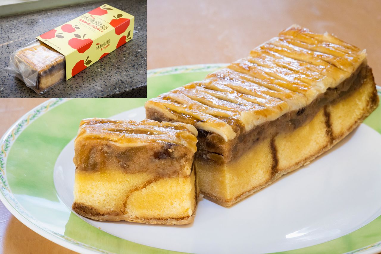 Kasai Seika’s Ringo Kaidō dessert consists of a layer of apples atop a spongy castella. Popular with tourists for over 30 years, it is sold at the Sakura House shop at the Sightseeing Information Center and other locations.