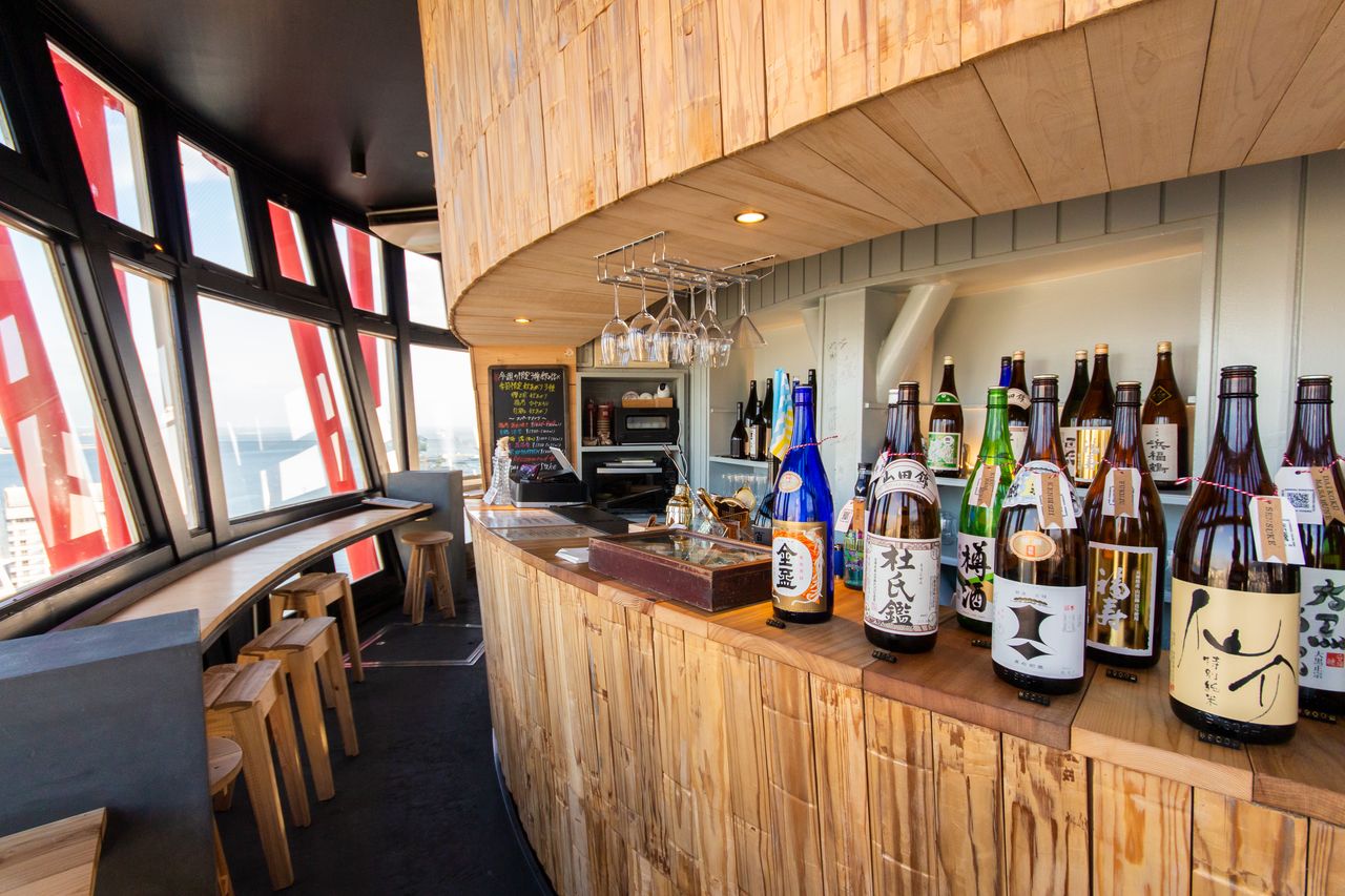 The Sake Taru Lounge, in one of Kobe’s most popular tourist attractions, features top local sake brands.